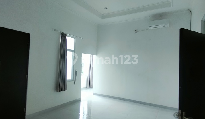 DISEWAKAN RUMAH 2 LANTAI LOKASI STRATEGIS DEKAT PINTU TOLL CIBATU 2