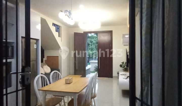Disewakan Rumah 2 Lantai Full Furnis Area Lippo Ckarang