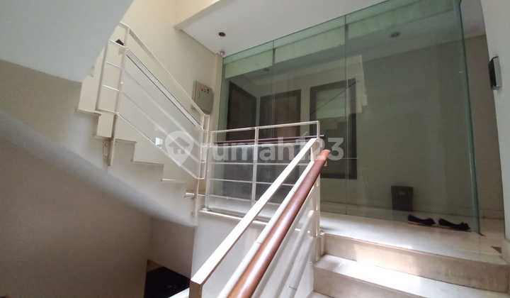 Dijual Rumah Di Menteng 3 Lantai Lokasi Strategis Langsung Owner