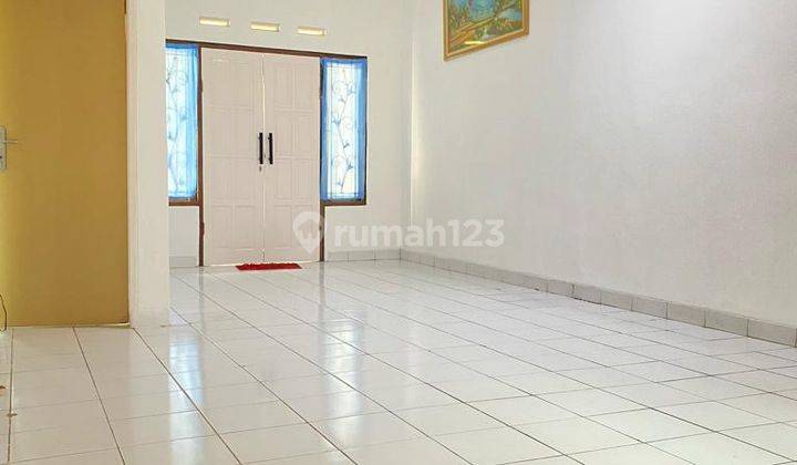 Disewakan Rumah 2 Lantai Full Furnis Area Lippo Cikarang  2