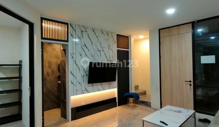 Disewakan Rumah 2 Lantai Full Furnis Sudah Renovasi Lippo 1