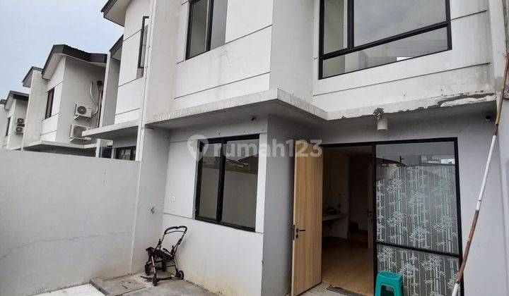 Disewakan Rumah 2 Lantai Kondisi Sudah Renovasi  2