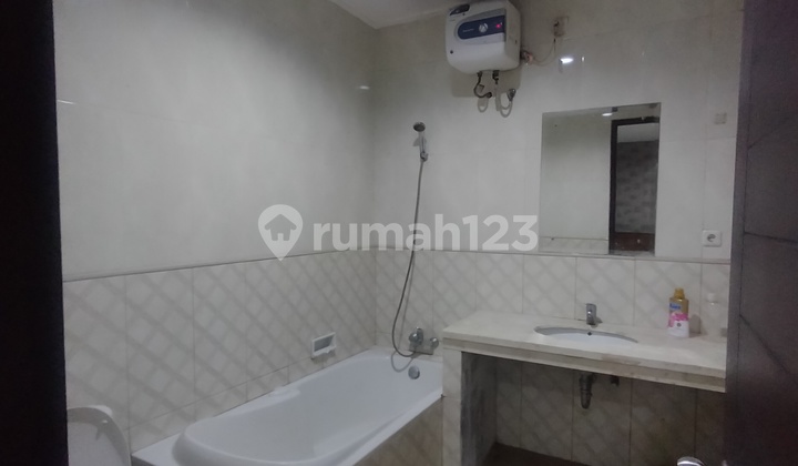 Disewakan Rumah 2 Lantai Full Furnis Area Delta Mas