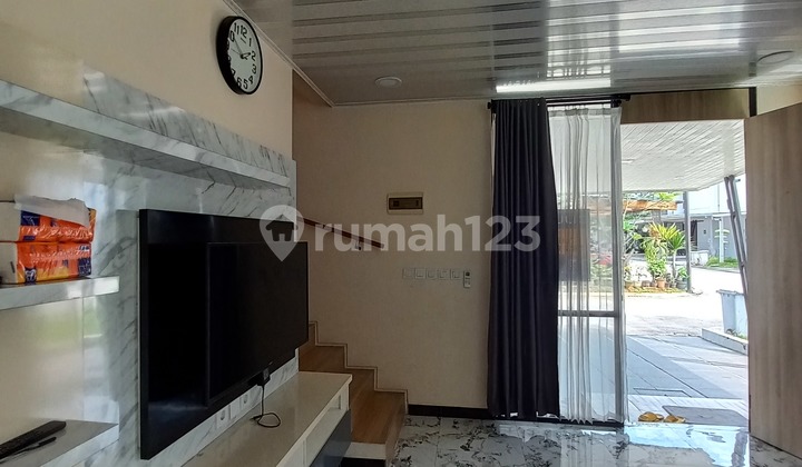 Disewakan Rumah 2 Lantai Udah Renovasi Posisi Hook