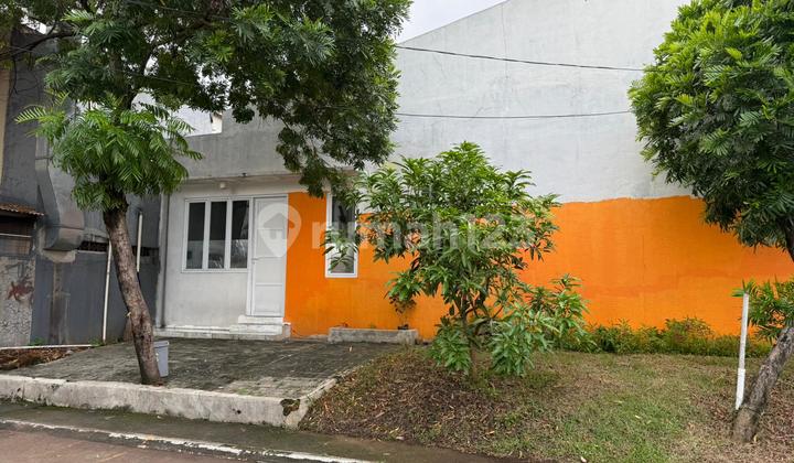 For Sale: House with a Large Land Plot Located in Lippo Cikarang 2