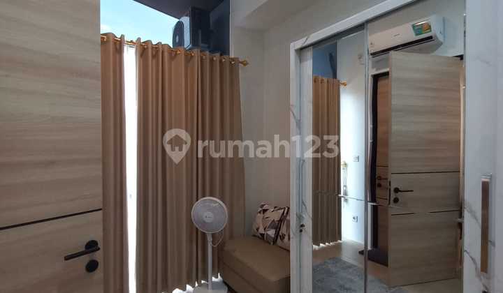 DISEWAKAN RUMAH 2 LANTAI FULL FURNIS DEKAT KAWASAN INDUSTRI 2