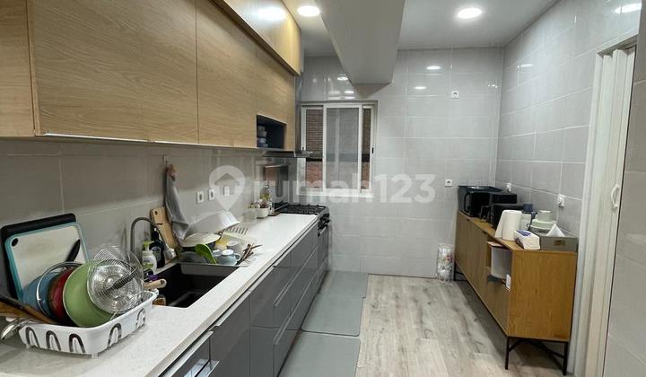 DISEWAKAN RUMAH 2 LANTAI FULL FURNIS MINIMALIS STRATEGIS KAWASAN