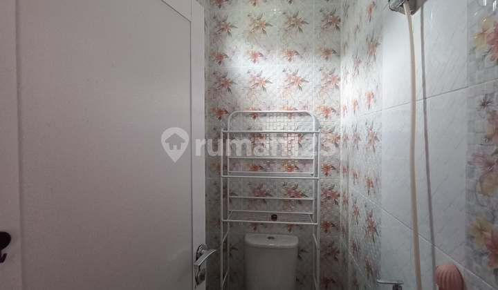 For Rent: 2-Story House, Renovated, Corner Position. 2