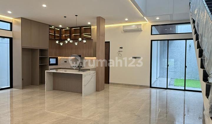 Dijual Rumah Baru di Bangun Sudah Full Furnis Sres Lippo Cikarang
