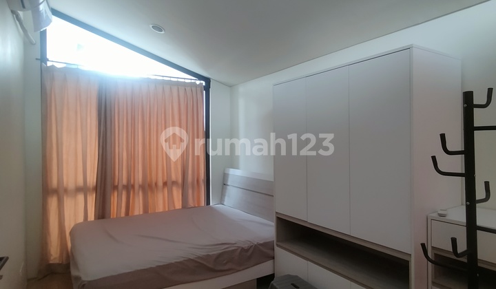 Disewakan Rumah 2 Lantai Minimalis Full Furnis Area Lippo 2