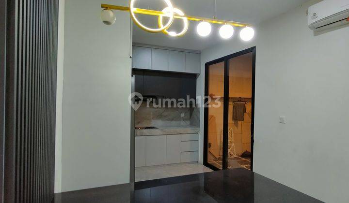 Disewakan Rumah 2 Lantai Full Furnis Sudah Renovasi Lippo 2