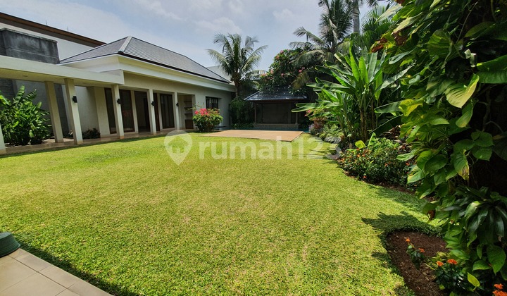 Rumah Terang dan Nyaman dengan Halaman Belakang yang Indah di Cipete 2