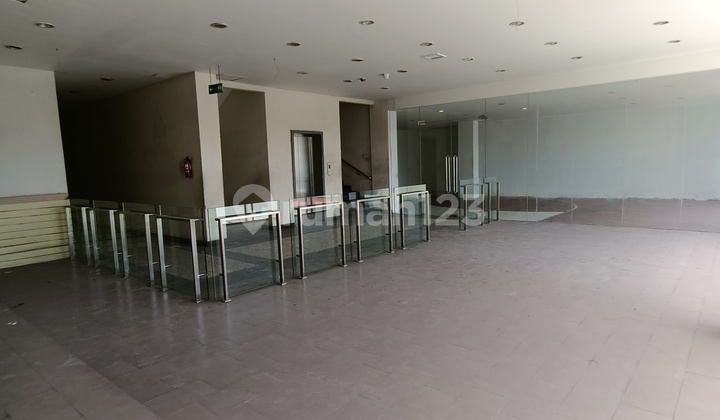 Disewakan Mini Building 4 Lantai Multifungsi di Area Strategis Diantara Jakarta Pusat & Barat