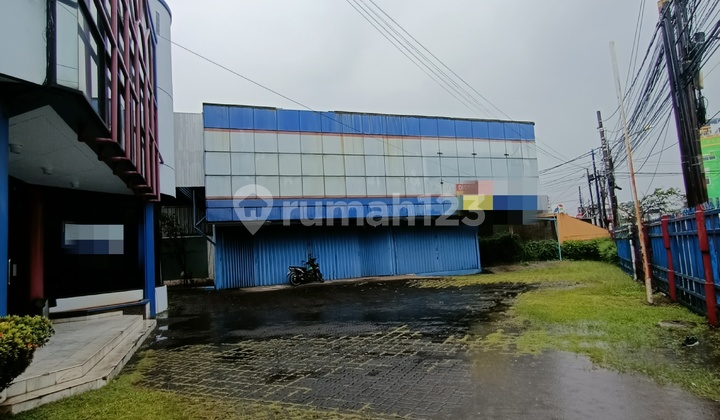 Disewakan Ex Showroom dan Bengkel Pondok Gede