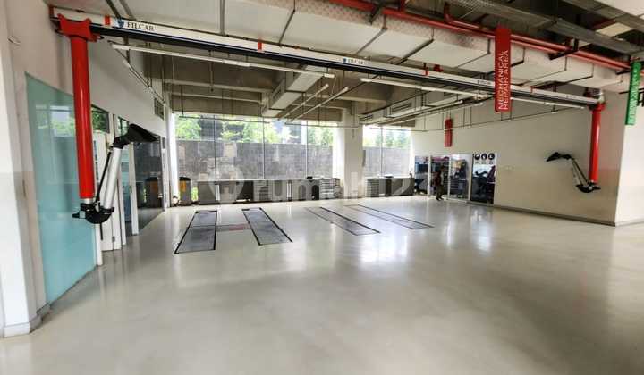 Complete Car Showroom with Equipment in South Jakarta Commercial Area