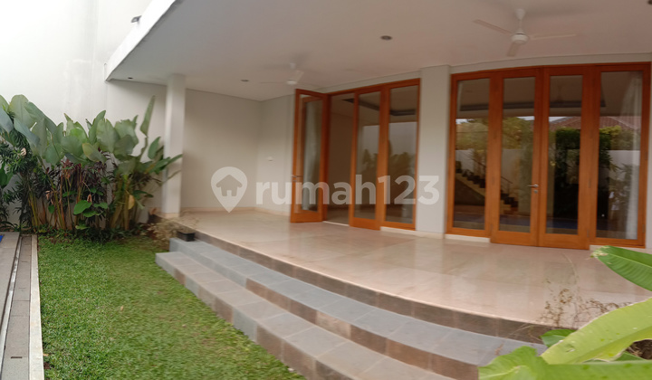 LUXURY AND COZY HOUSE @KEMANG AREA, SOUTH JAKARTA LUXURY AND COZY HOUSE @KEMANG AREA, SOUTH JAKARTA