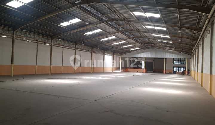 For Rent: Modern and Newly Renovated Warehouse near JORR Toll Road Access For Rent: Modern and Newly Renovated Warehouse near JORR Toll Road Access