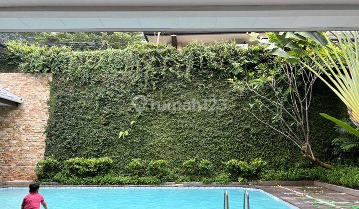 Beautiful House di Area yang Tenang dan Nyaman dan Strategis Senayan 1