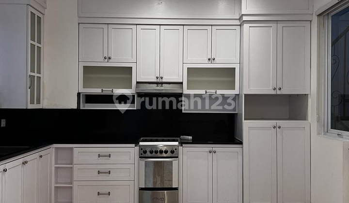 Rumah Indah di Kawasan Tenang di Menteng, Jakarta Pusat 2