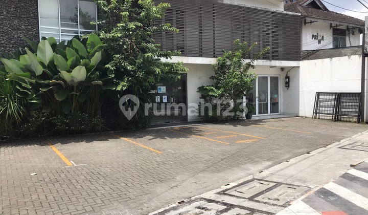 Rare find! Property for sale in a strategic area of Depok. Rare find! Property for sale in a strategic area of Depok.