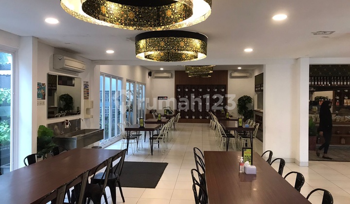 Rare find! Property for sale in a strategic area of Depok. Rare find! Property for sale in a strategic area of Depok.