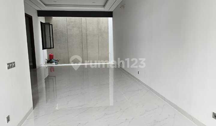 Dijual Rumah Permata Buata Brand New 3 Lantai ! 2