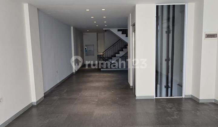Dijual ! Ruko Elang Laut Boulevard Ada Lift Siap Pakai !