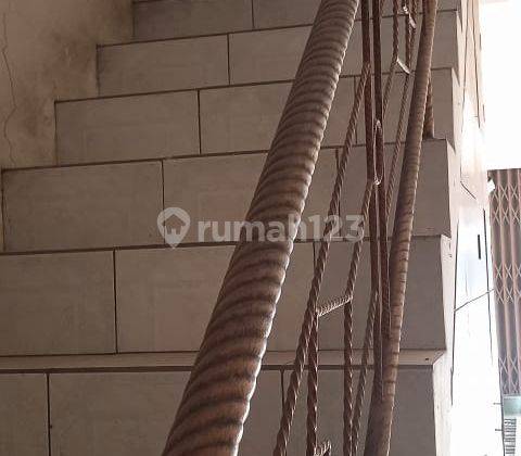 Ruko 2,5 Lantai Bap 1 di Pintu Masuk Perumahan 5