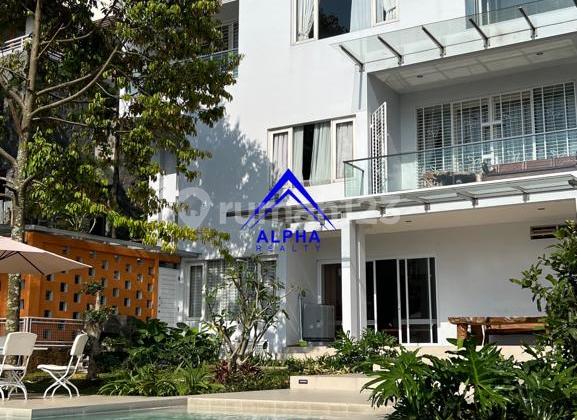 Rumah Villa Dijual di Dago Resort Bandung ada Kolam Renang