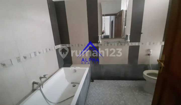 Disewakan Rumah Dalam Komplek Tamansari Bukit Bandung  3
