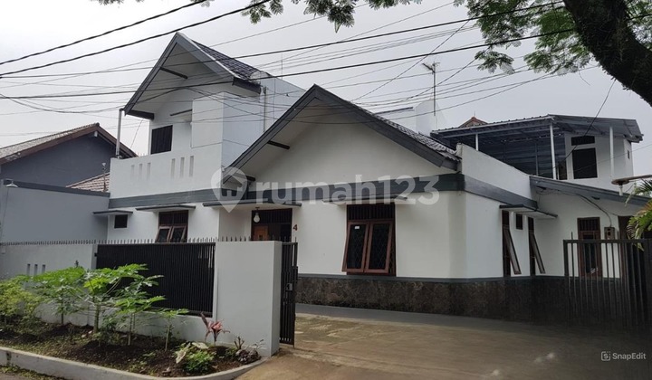 House for Rent in Cipaganti, Bandung City, 8 Rooms