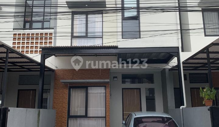 Rumah Dijual 2 Carport di Kiaracondong Dekat Mall Tenth Avenue
