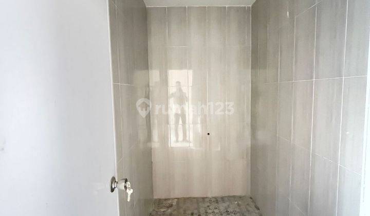 Dijual over kredit rumah murah strategis di sepatan strategis pinggir jalan raya 5