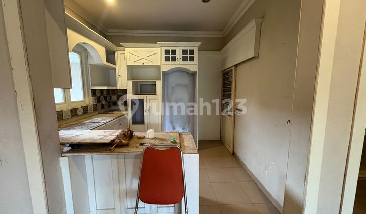 Need Quick House Sale in Manyar near Petra and Merr Fully Furnished