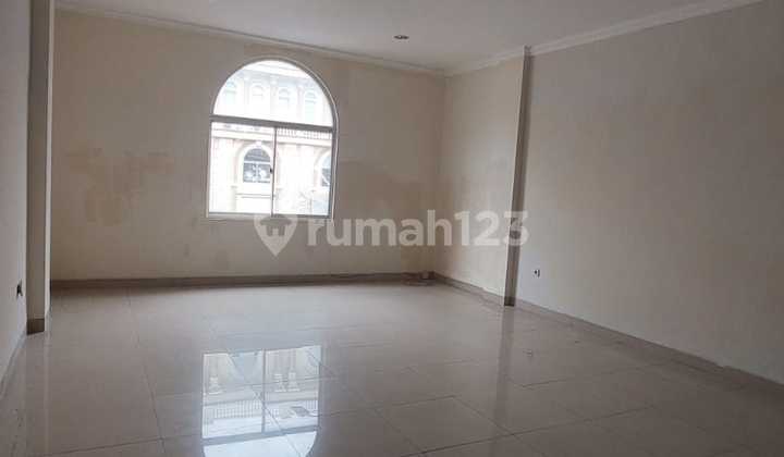 For Rent: Crown Green Lake City 4-Storey Shop House Facing Main Road 2