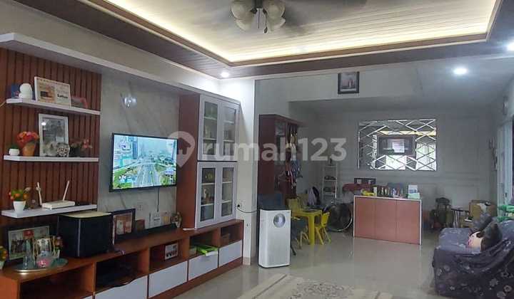 For Sale East Terrace House Metland Puri 2.5 Floors Fully Renovated SHM