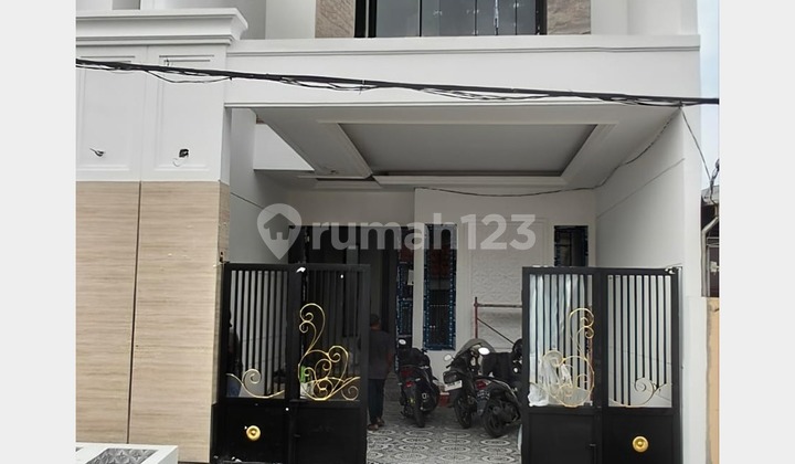 Rumah American Clasic Mewah di Perum Babatan Pantai Dekat dengan Kenjeran