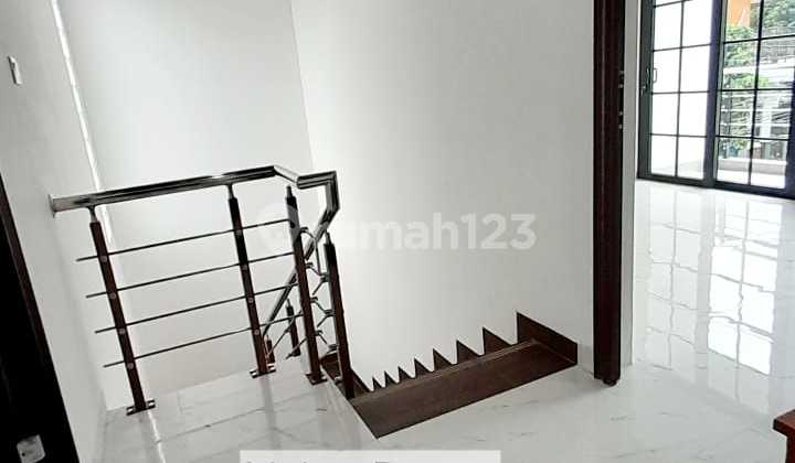 Rumah 2 Lantai Siap Huni Semi Furnished di Harjamukti, Dekat Tol & LRT 2