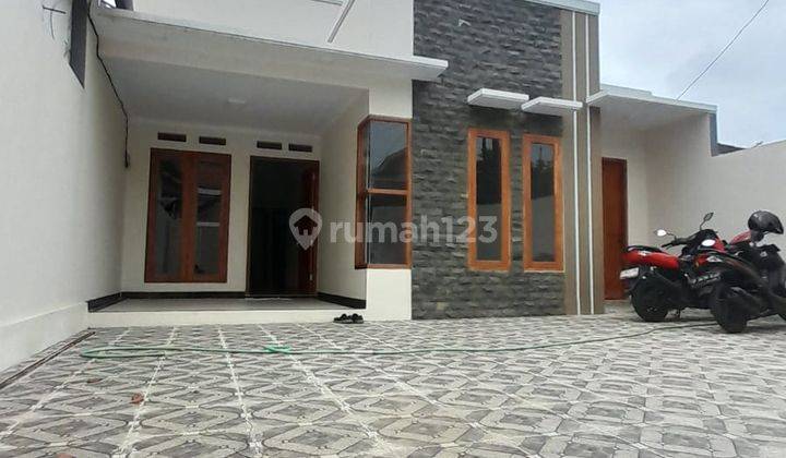 Rumah Baru Di Kalisari Ada Taman Di Halaman Tengah Dan Belakang Rumah 1