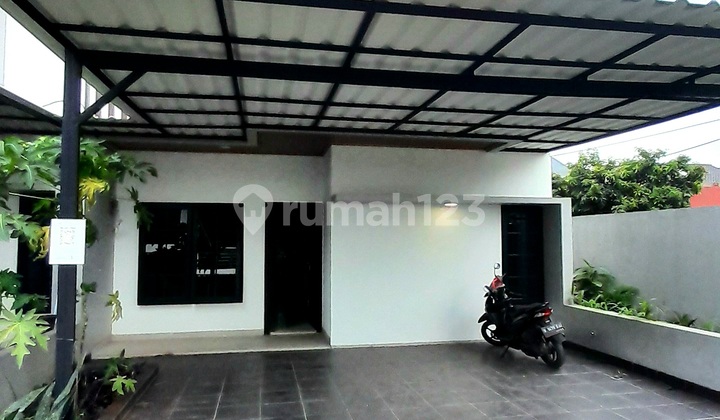 Strategic 2-Story, Semi-Furnished Ready to Live, Near LRT