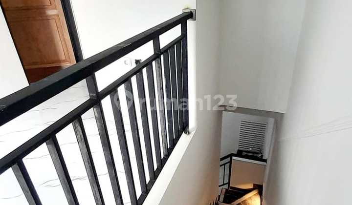 Rumah Baru di Hook Dinding Bata Merah Ready Unit One Gate Cluster