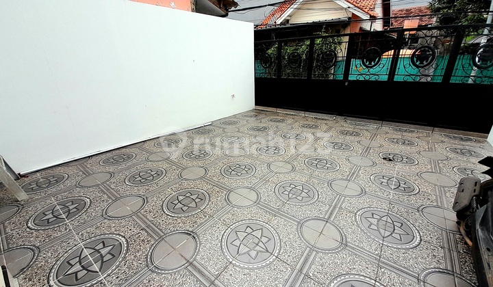 Strategic Residence in Kalisari, 4 Bedrooms, 7 Minutes to the Toll Road 2