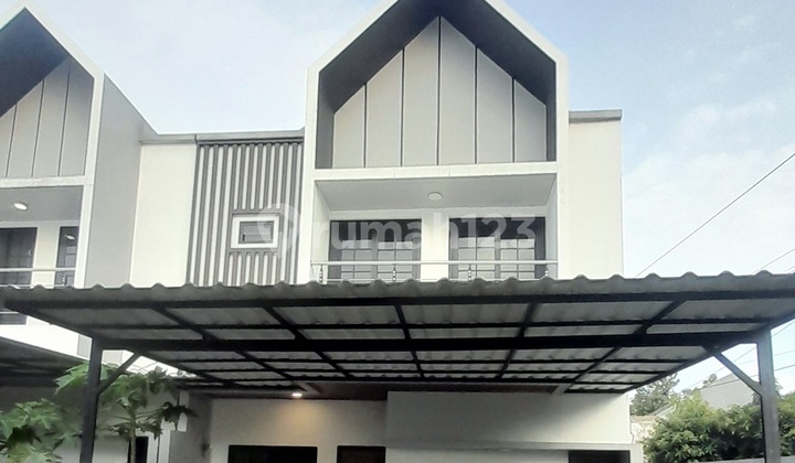 Huniam Strategis 2 Lantai, Semi Furnish Siap Huni, Dekat LRT