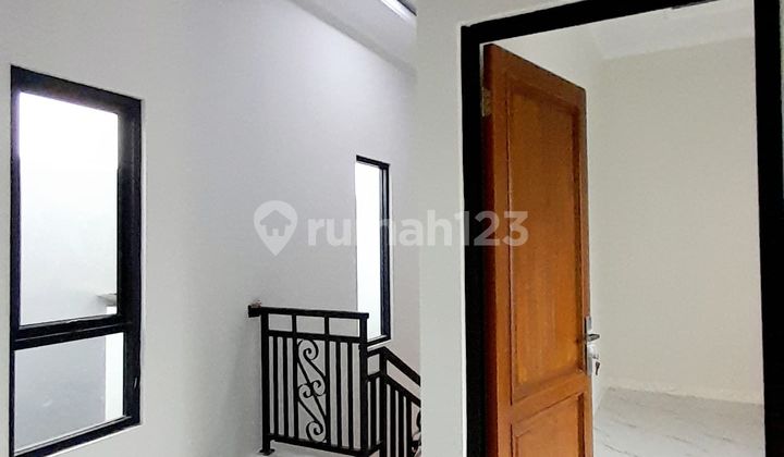 Rumah Baru 2 Lantai, Balkon & Carport Luas, Siap Huni - Kalisari 2