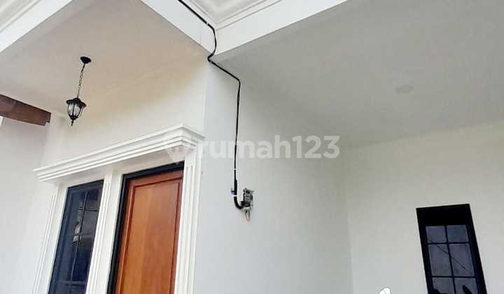 Hunian Strategis Berdesign Klasik Posisi Hook, Dinding Bata Merah Siap Huni Hunian Strategis Berdesign Klasik Posisi Hook, Dinding Bata Merah Siap Huni