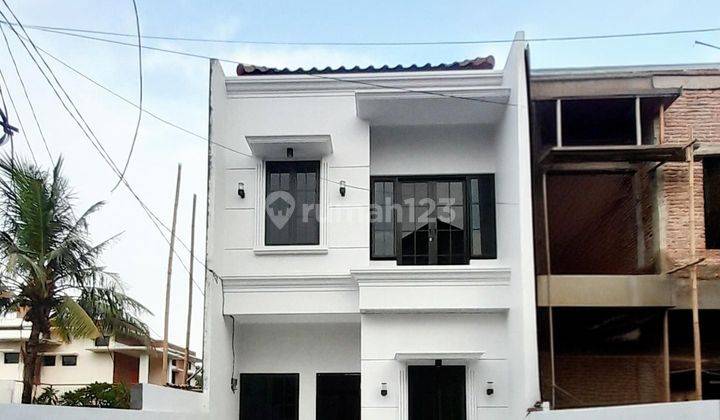 Rumah 2 Lantai Dgn Balkon Dan Taman Pribadi di Cipayung Siap Huni 1