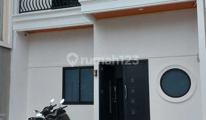 Hunian Eksklusif di Kawasan Strategis Cibubur - Dalam Townhouse, Dekat Jalan Raya! Hunian Eksklusif di Kawasan Strategis Cibubur - Dalam Townhouse, Dekat Jalan Raya!