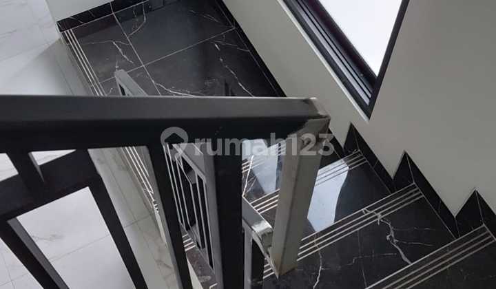 Rumah Baru Siap Huni Akses Jalan Lebar, Dekat Exit Tol Cibubur 2