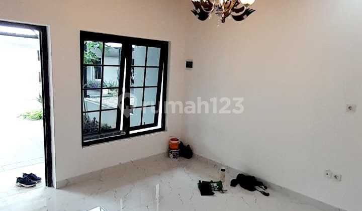 Rumah Baru 2 Lantai Siap Huni, Semi Furnish Posisi Hook 5 Menit ke LRT 2