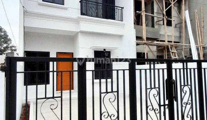 Rumah 2 Lantai Dgn Balkon Dan Taman Hijau Siap Jadi Milik Anda 1